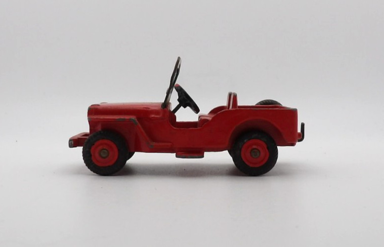DINKY TOYS JEEP RED REPAINTED REASONABLE UNBOXED.