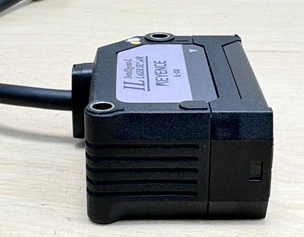 Keyence IL-030 CMOS Multi-Function Analog Laser Sensor Head
