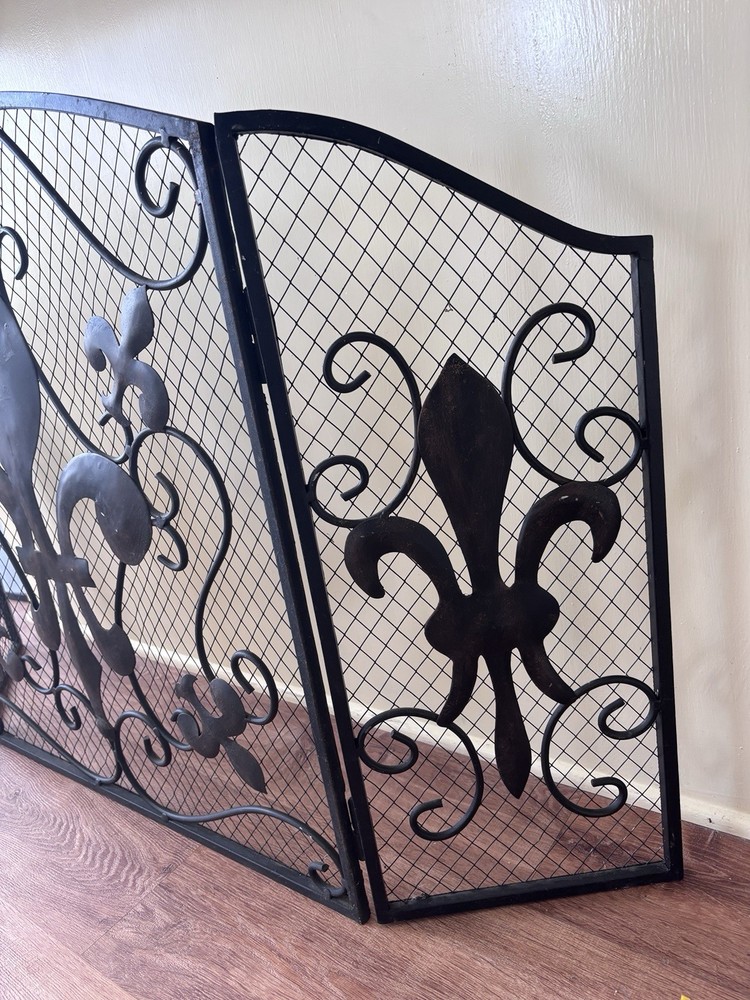 Vintage Fleur De Lis 3-panel Wrought Iron Fireplace Screen