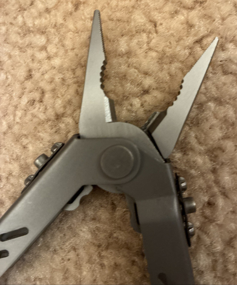 Pristine Discontinued Gerber Multi Tool Needlenose Drop Point blade with Sheath