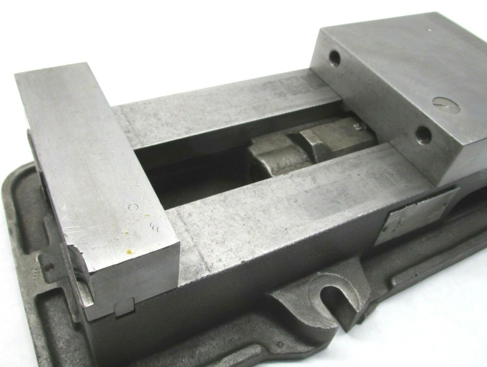 KURT ANGLOCK 6" MILLING MACHINE VISE - #D60