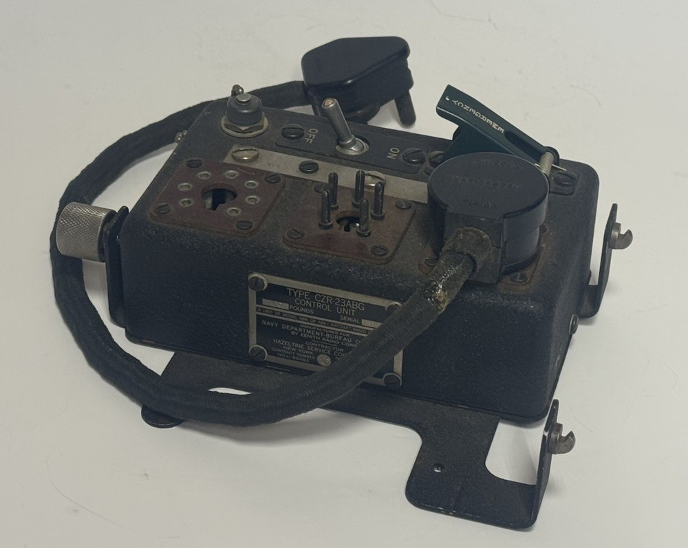 World War II AIRPLANE IFF CONTROL UNIT CZR-23ABG - Navy