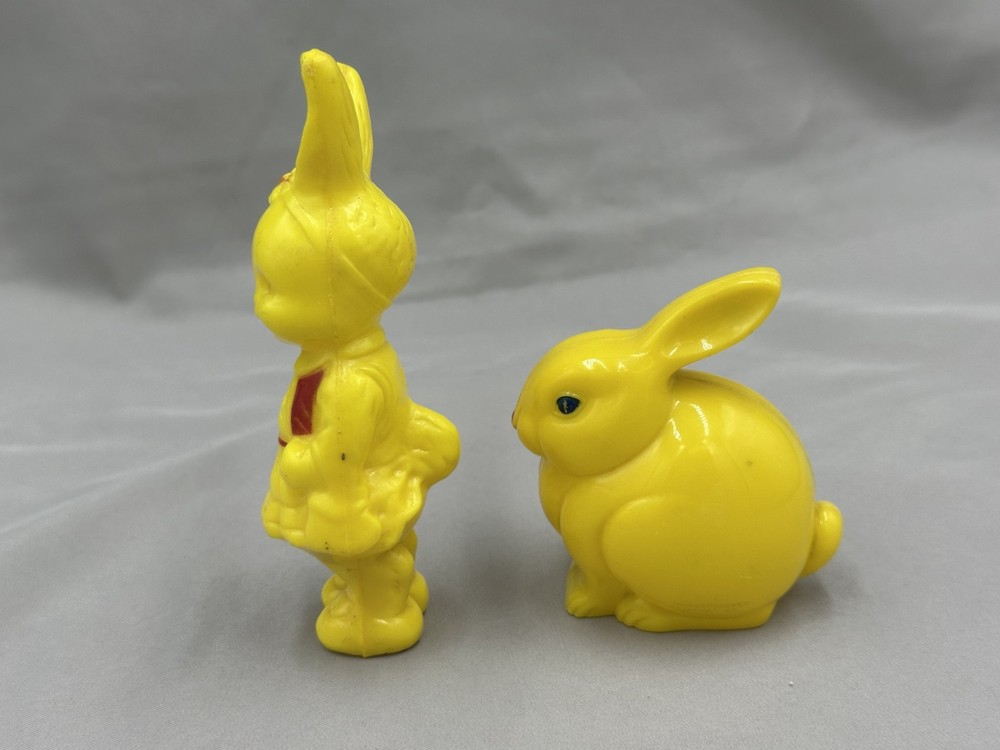 c 1950 IRWIN Knickerbocker EASTER BUNNY Rabbit RATTLE Toy Hard Plastic