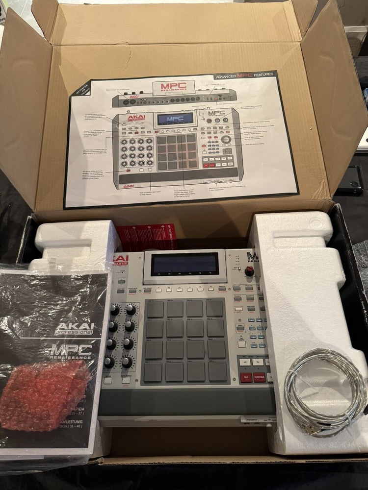 AKAI MPC Renaissance Standalone Sampler & Sequencer