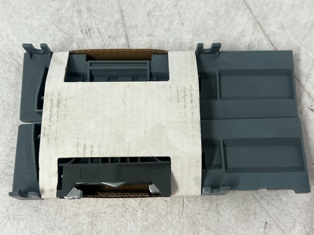 ABB Socket End Pieces (Left & Rt) Prevents Socket & Busbar Displacement ZLS920