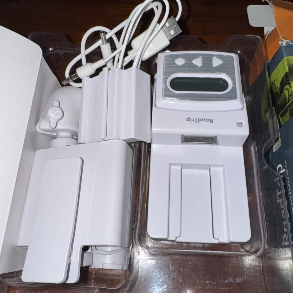 Griffin Road Trip Auto Solution ipod Dock Connector white