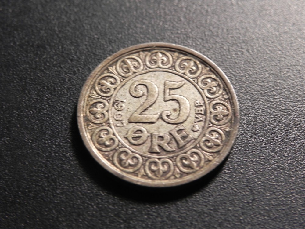DENMARK 25 ORE 1907 SILVER a114