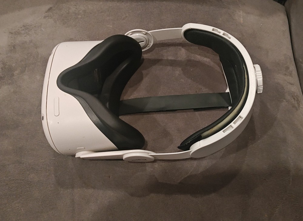 Meta Quest 2 Virtual Reality Headset 128GB, Standalone, upgraded strap