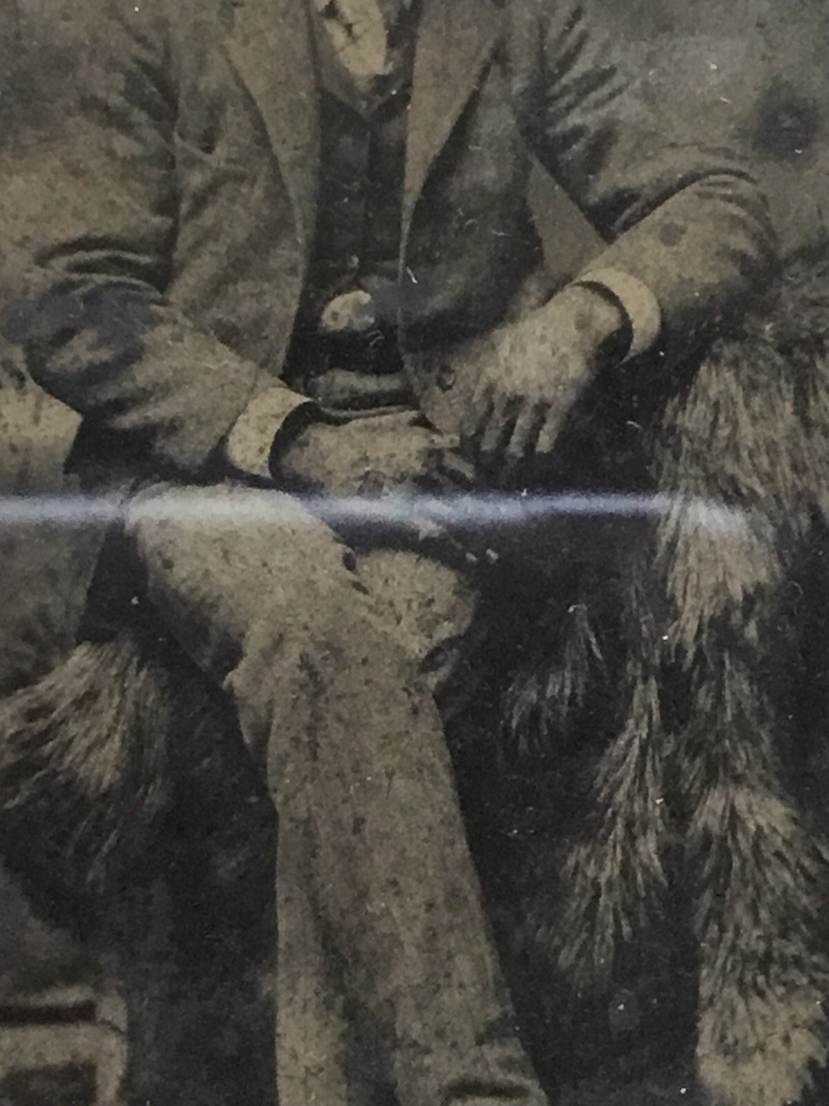 1800 HANDSOME WELL DRESSED AFRICAN AMERICAN MAN SUIT FUR RUG Tin Type Photo