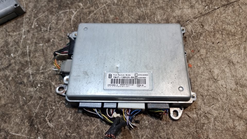 Jaguar S-Type Engine Control Unit ECU & Front Electric Module 1999 XR8A12A650NBA