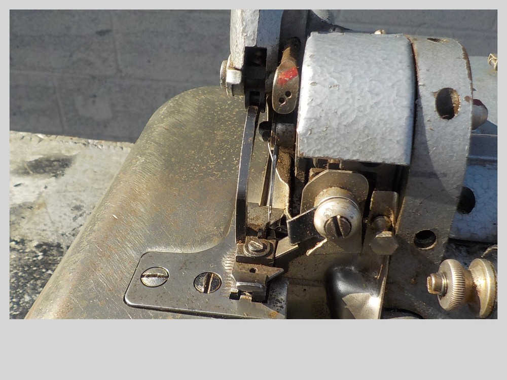 Industrial Sewing Machine Singer 460K72 three thread overlock