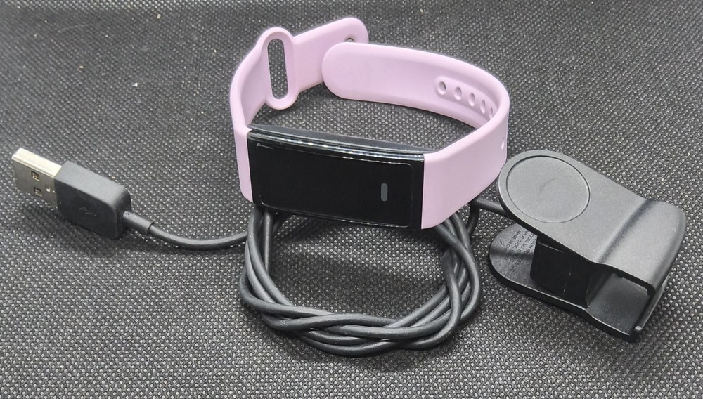 Amazon Halo View Band Activity Tracker  Medium/Large With Charger