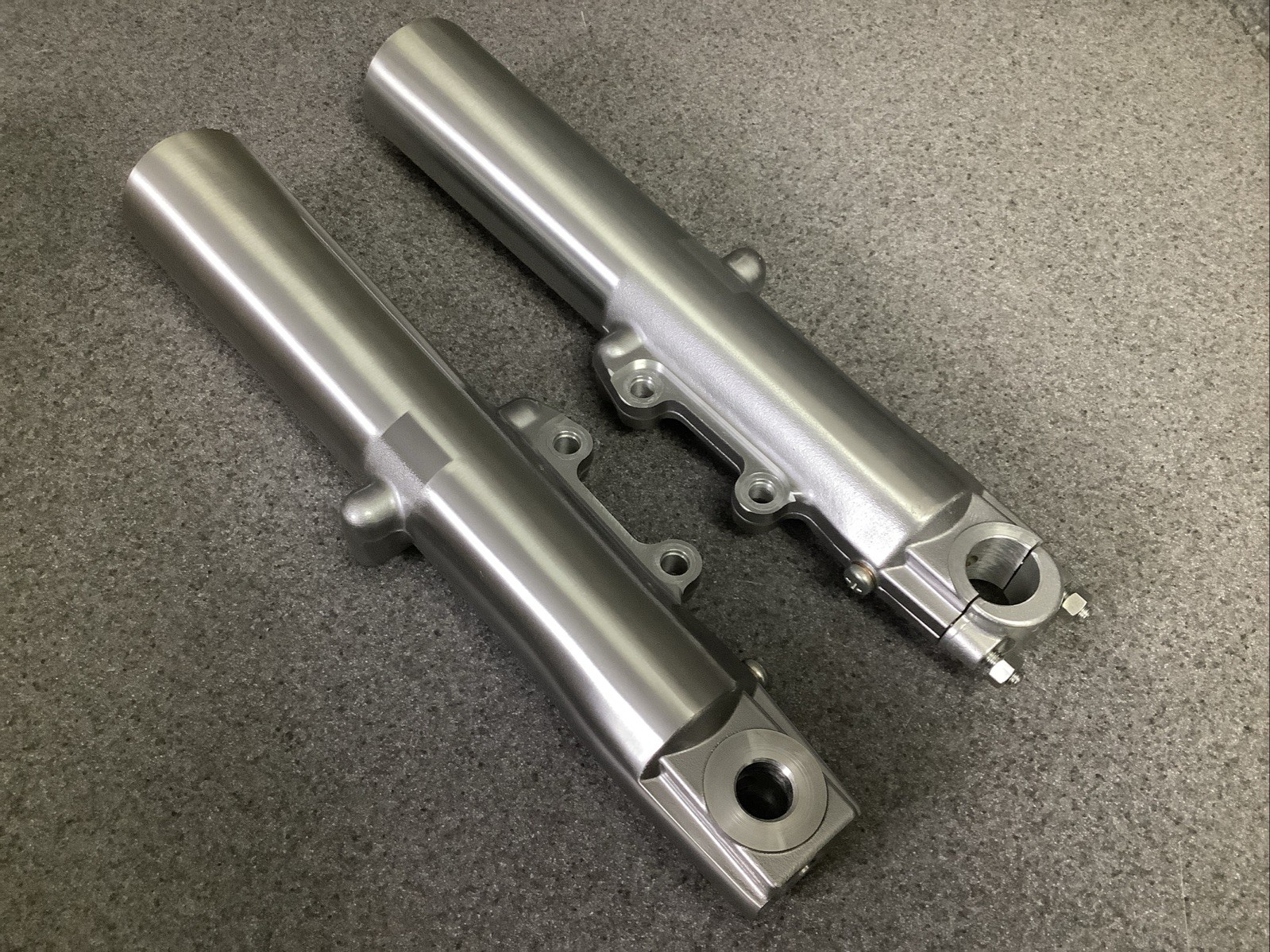 Harley Davidson 46495-06 / 46502-06 09-13 Touring Right Left Fork Slider (M56B)