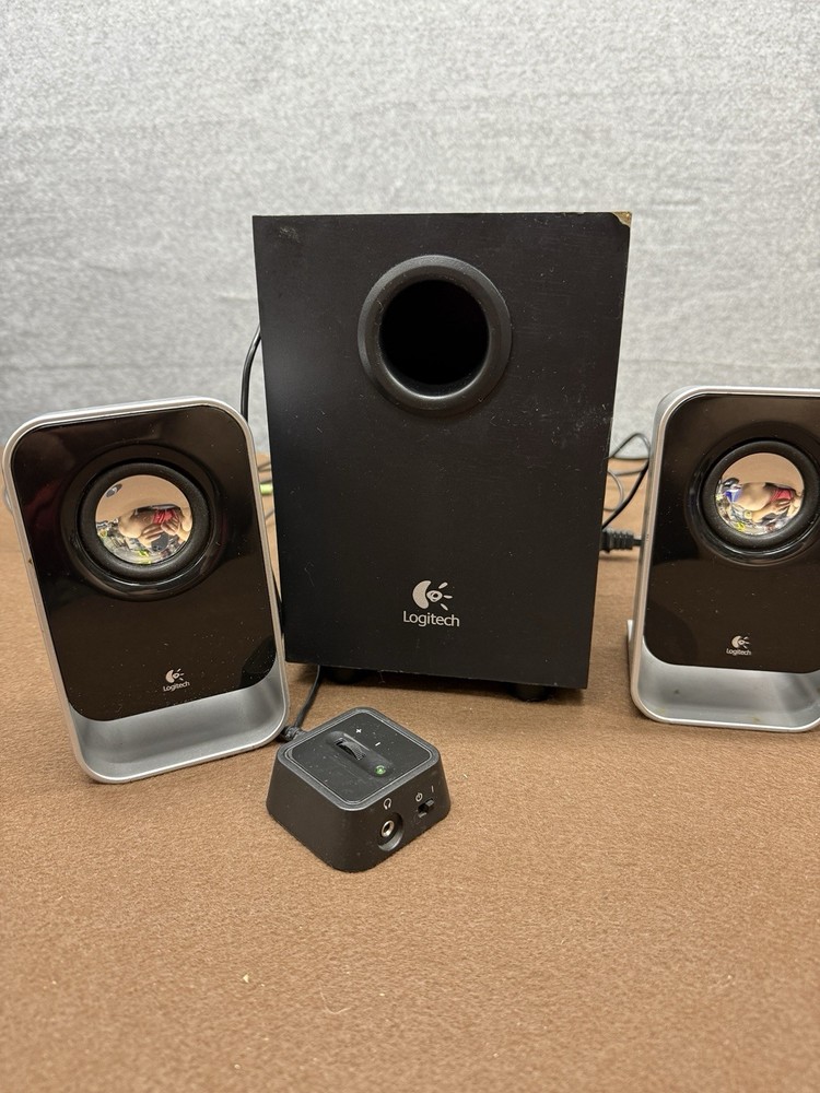 Logitech LS21 2.1 Multimedia Computer Speaker System Subwoofer Works