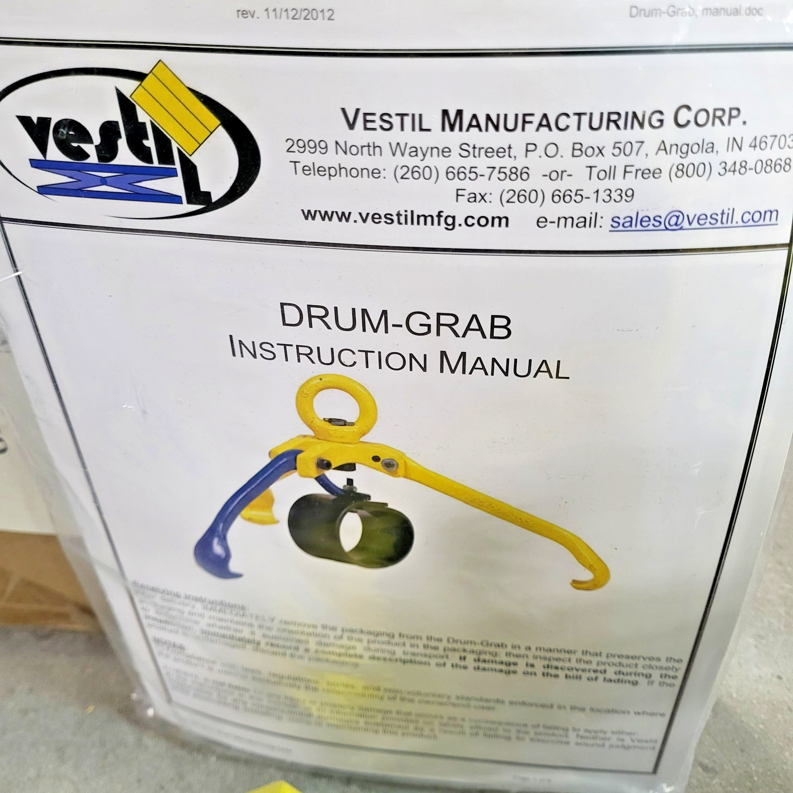 *NEW* Vestil DRUM-GRAB, 2200 lb capacity, Secure Overhead Drum Lifter