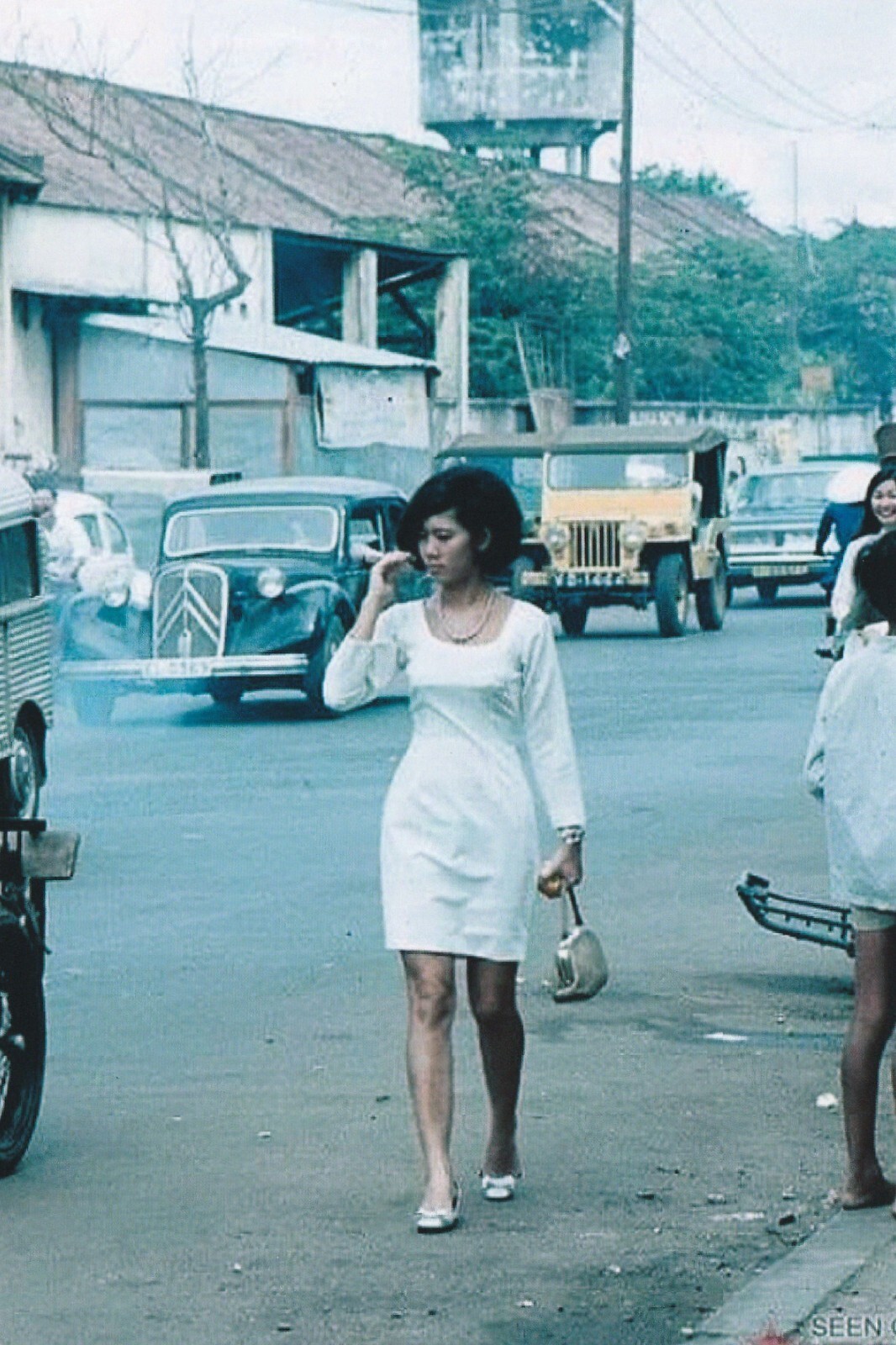 Vietnam  War  Photos -- . Saigon Ladys..