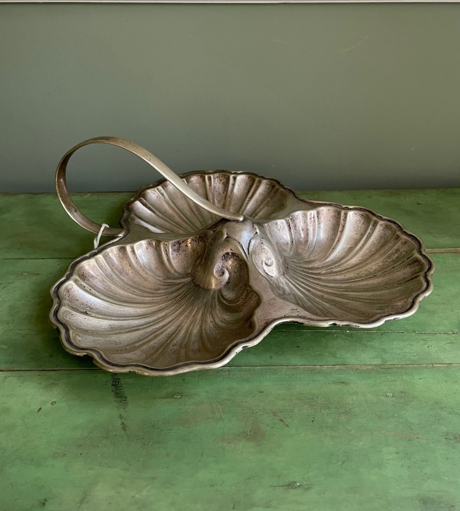 Candy Nut Dish Silver Plated Clam Shell Shaped Scalloped Loop 10"