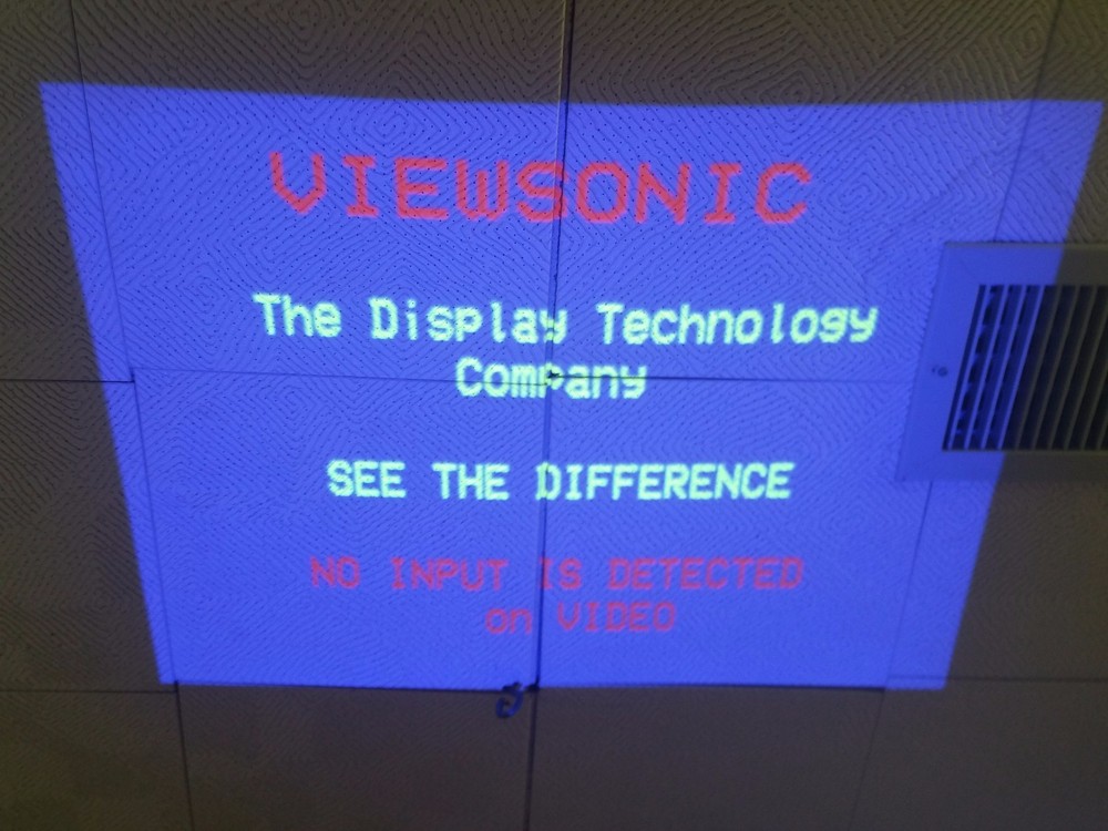 ViewSonic PJL855  Projector 207 - Good Bulb - ??Remote