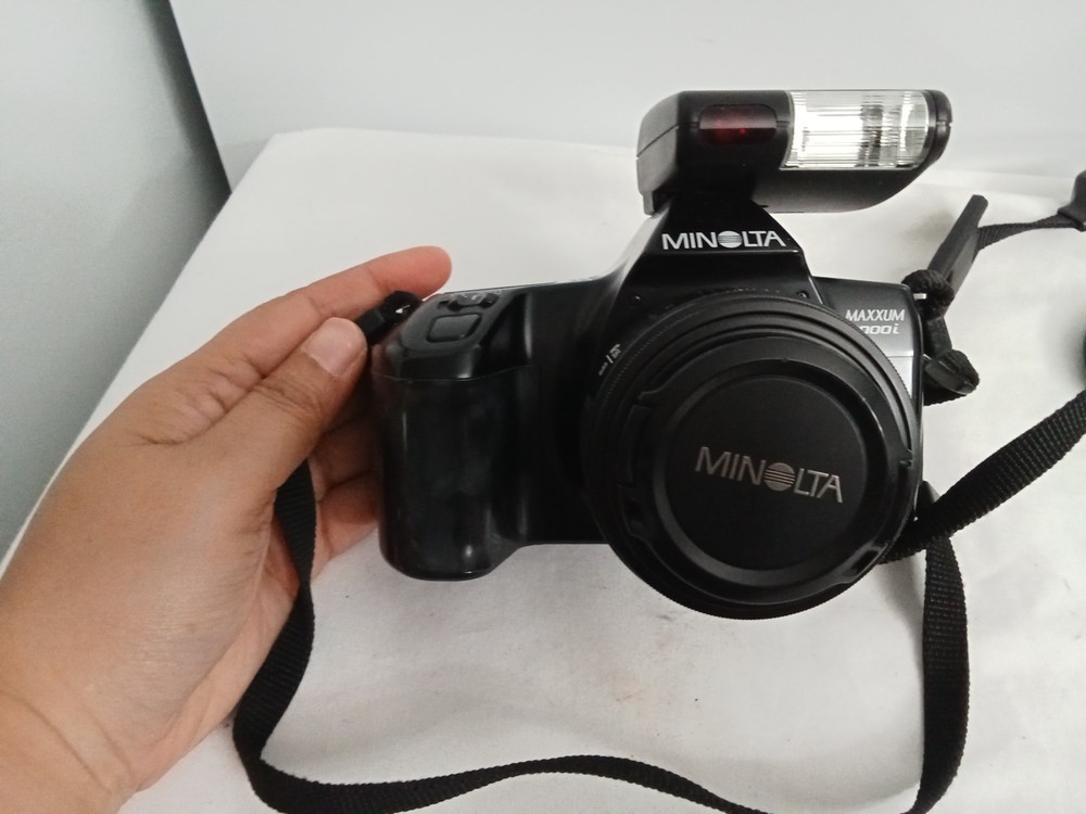 Minolta Maxxum 3000i 35mm Camera With Flash Untested