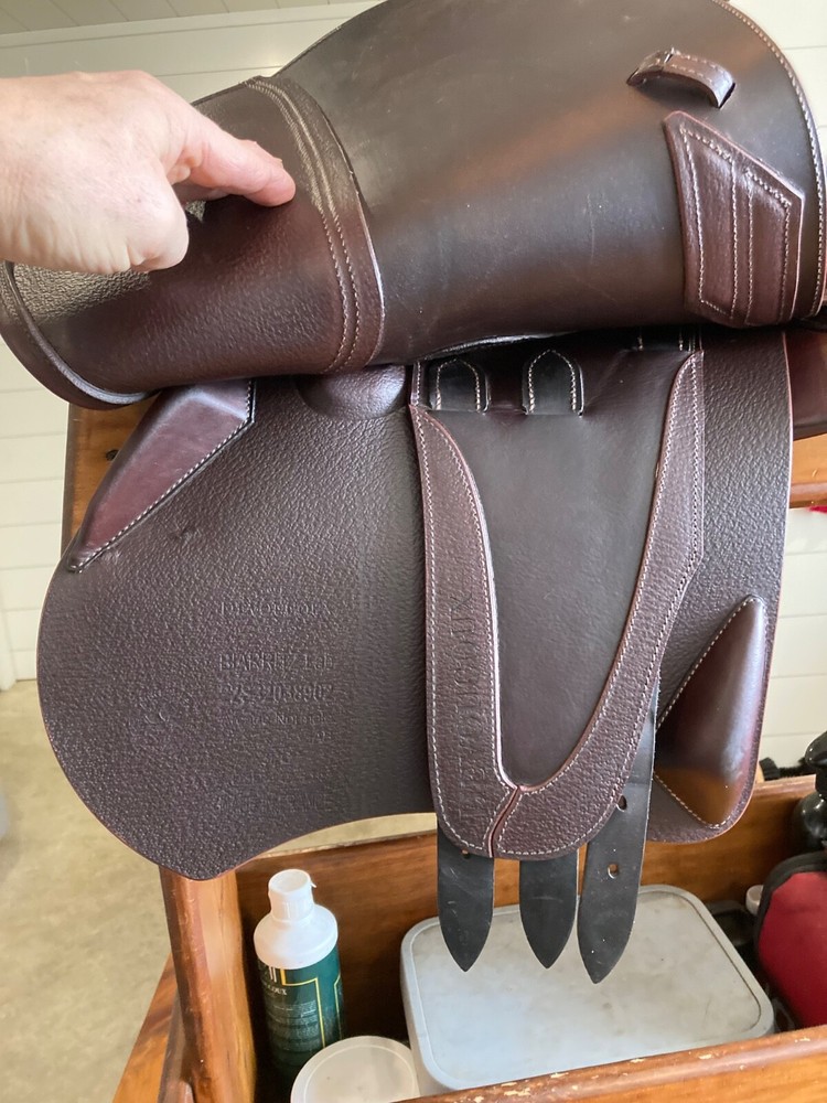 Super Comfy 17" Devoucoux Lab saddle with stirrup leathers