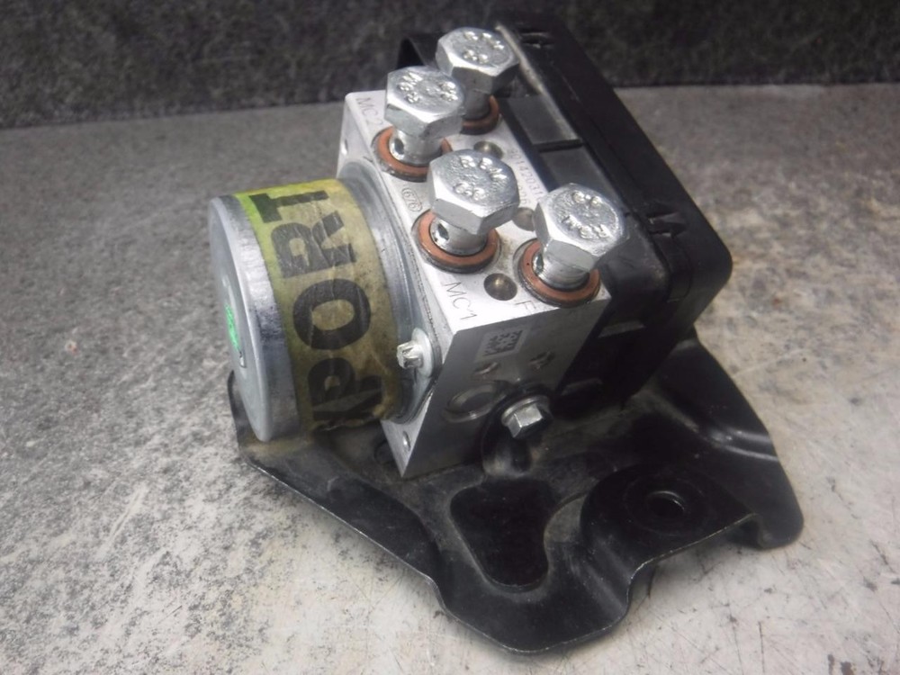 16 KTM 390 RC390 ABS Pump Module 651