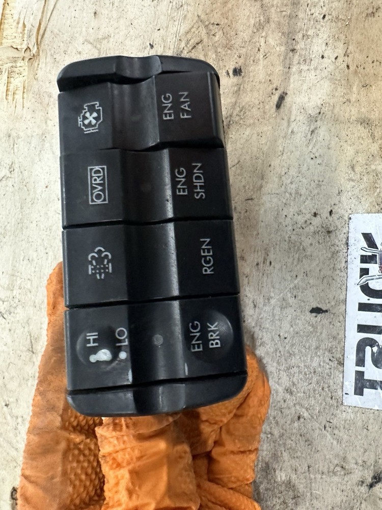FREIGHTLINER CASCADIA DASH SWITCH PANEL A06 60973 000