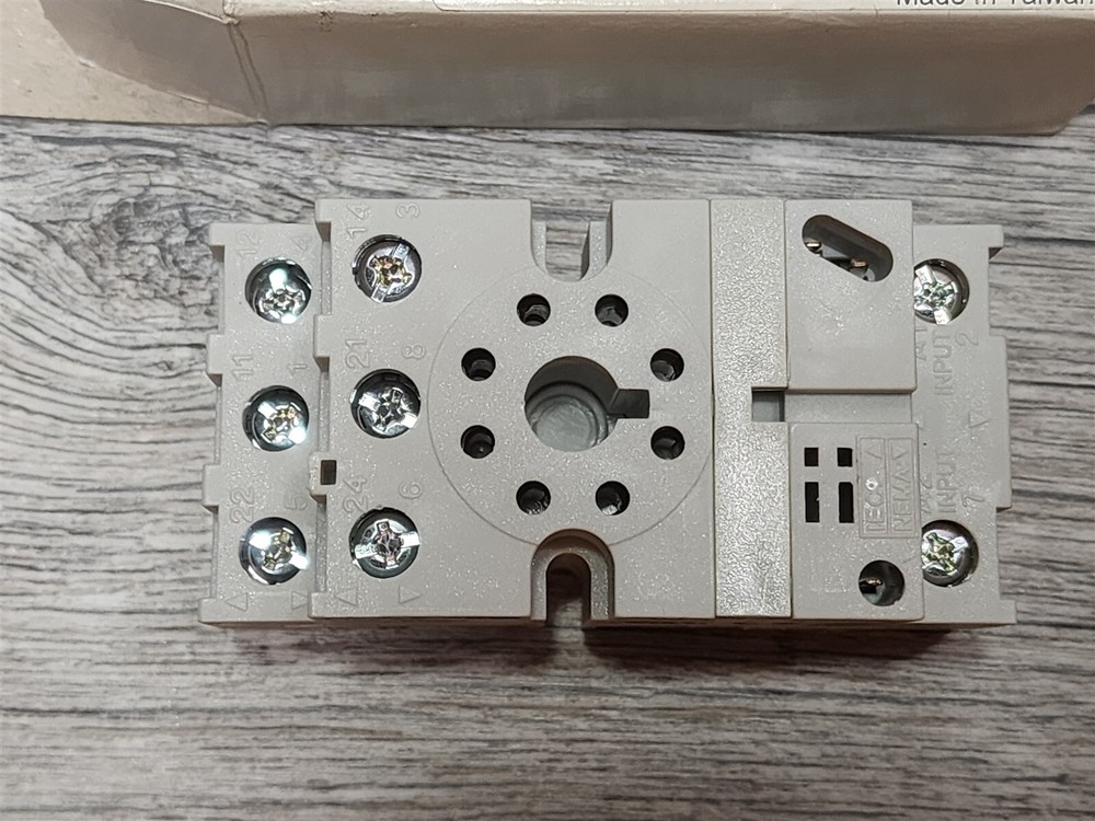 Eaton D3PA5 Relay Socket