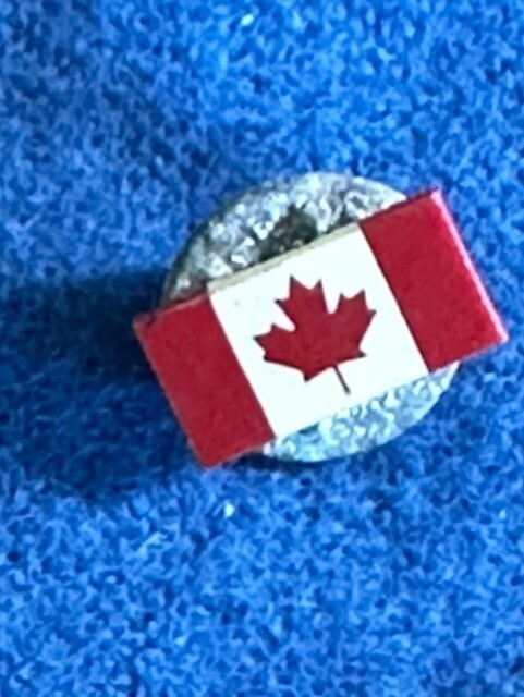 Canada Leaf Red & White Pin hat collar 1/2" TX198
