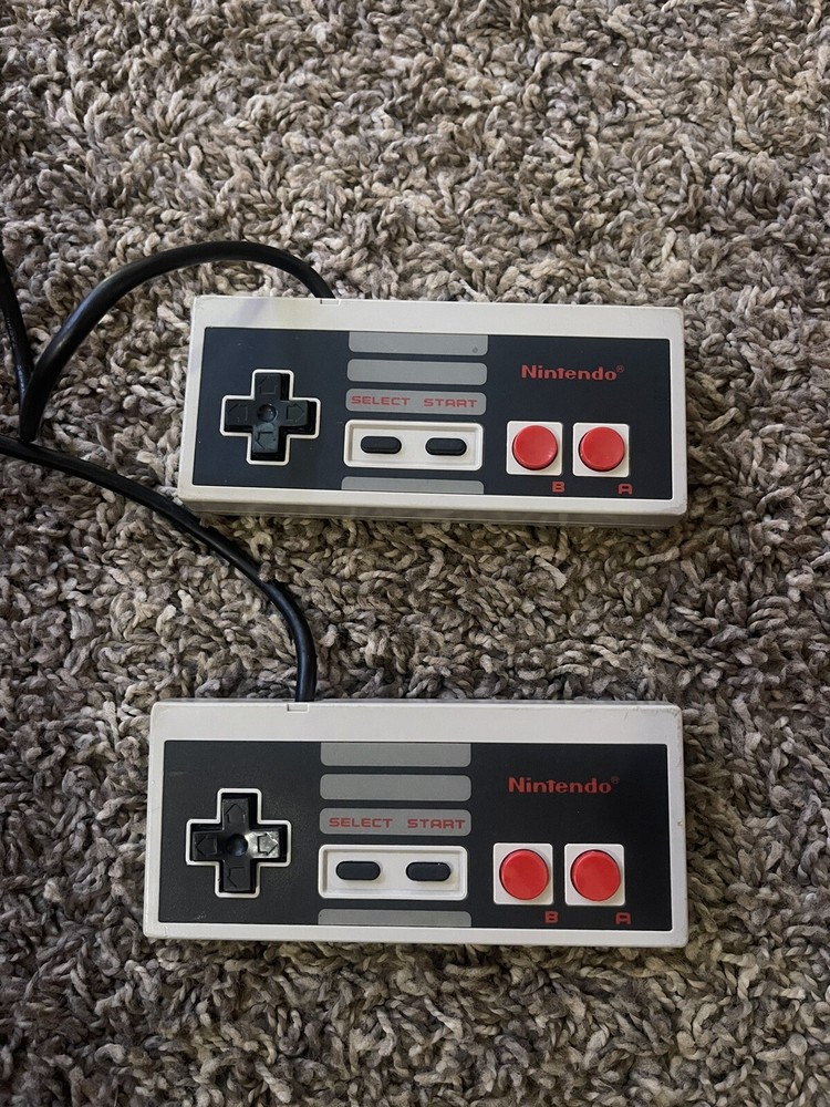 nes bundle 2 Original Controllers Games