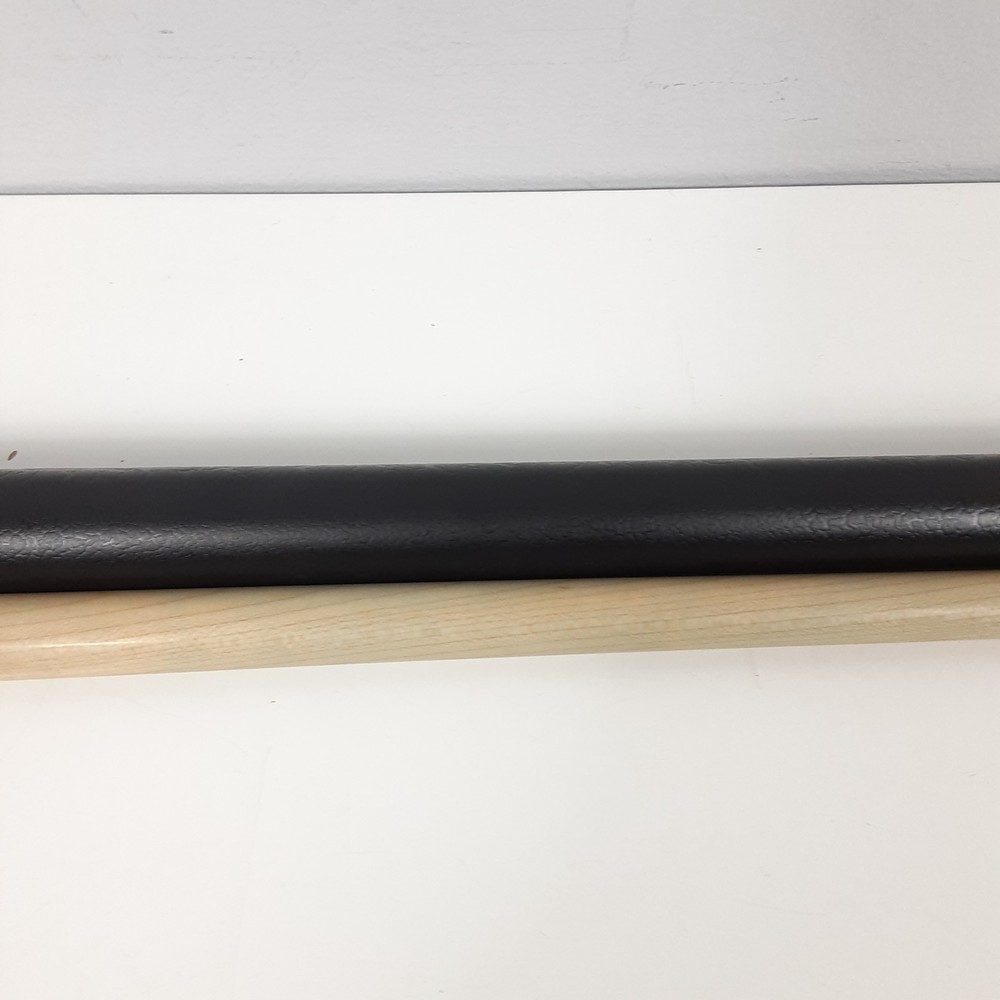 Tai ba Pool Cue Stick with Case 19.5 oz Joint Protector EUC