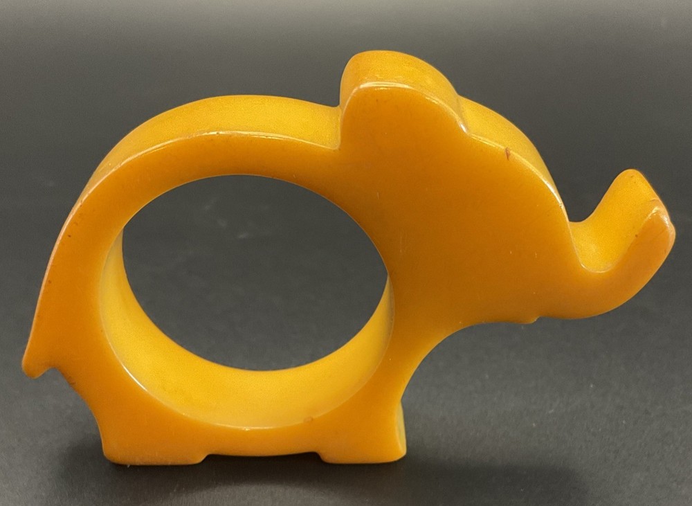 VINTAGE CATALIN BAKELITE BUTTERSCOTCH ELEPHANT NAPKIN RING READ