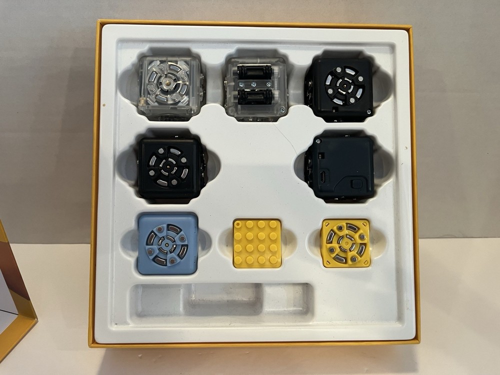 Discovery Set Cubelets Robot Blocks Toy Excellent Condition 8 pieces Tested