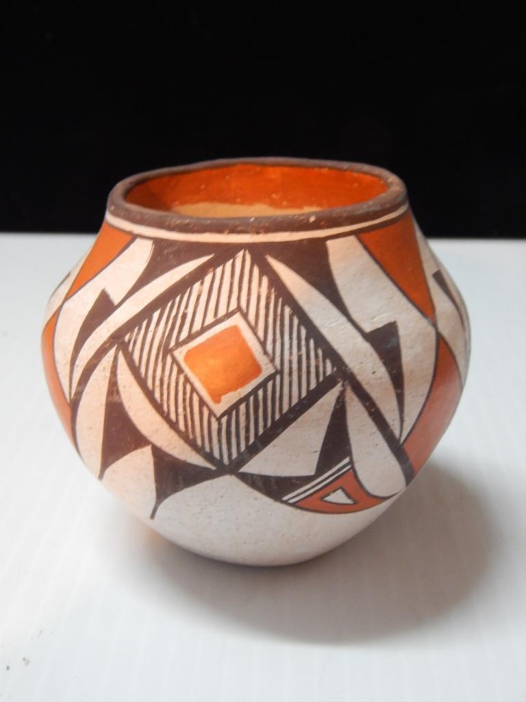 SMALL SIGNED VINTAGE ACOMA PUEBLO INDIAN POTTERY JAR / OLLA / POT - BUY IT NOW