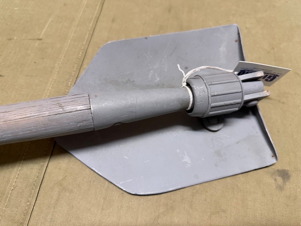 ORIGINAL WWII US ARMY M1943 COMBAT FIELD FOLDING SHOVEL-DATED 1943, AMES