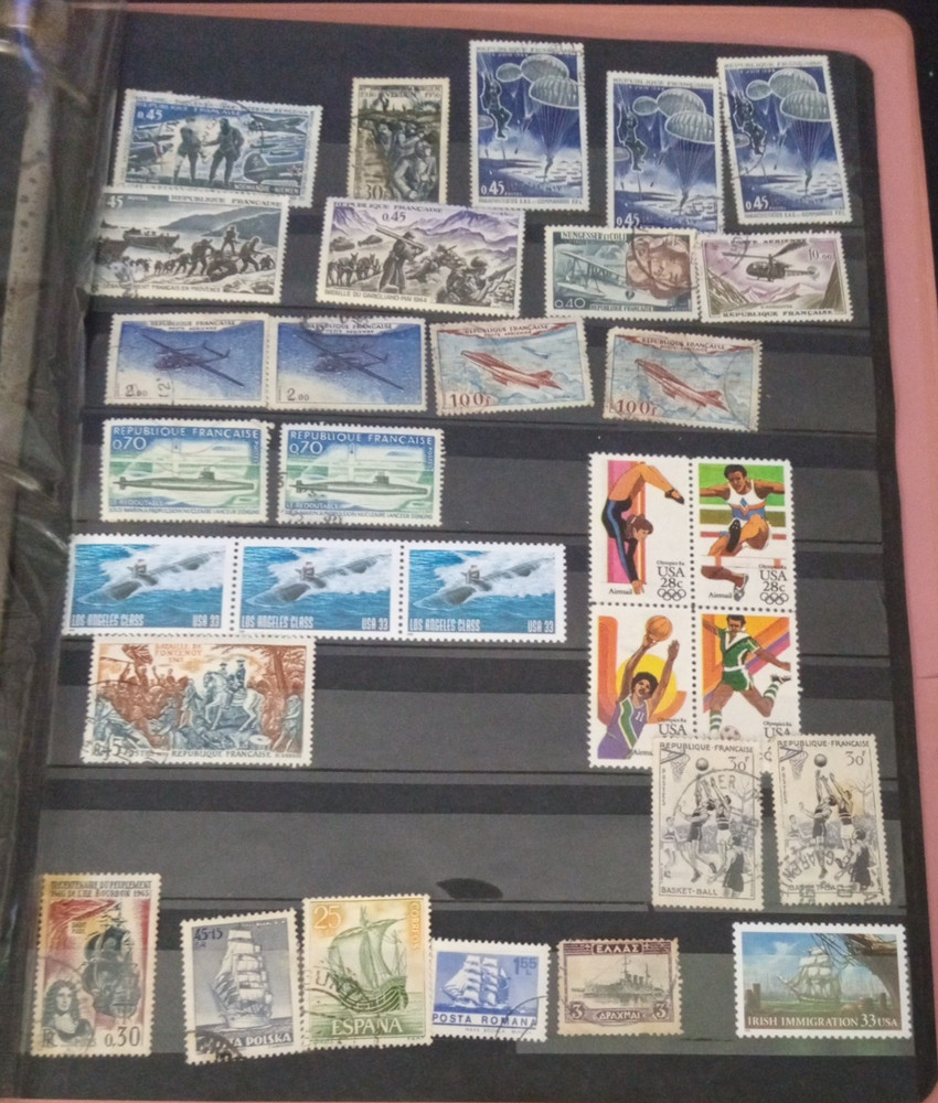 2" 3 ring binder w/ 5 pages of stamps over 100 usable stamps mostly US