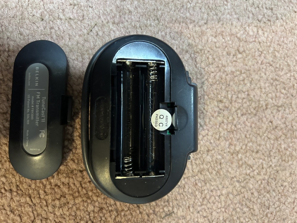 Belkin TuneCast II FM Transmitter for MP3 Players (F8V3080EA)