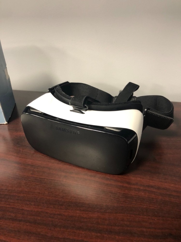 Samsung Gear VR Oculus Virtual Reality Headset for Note5/ S6/ S7/ Edge White