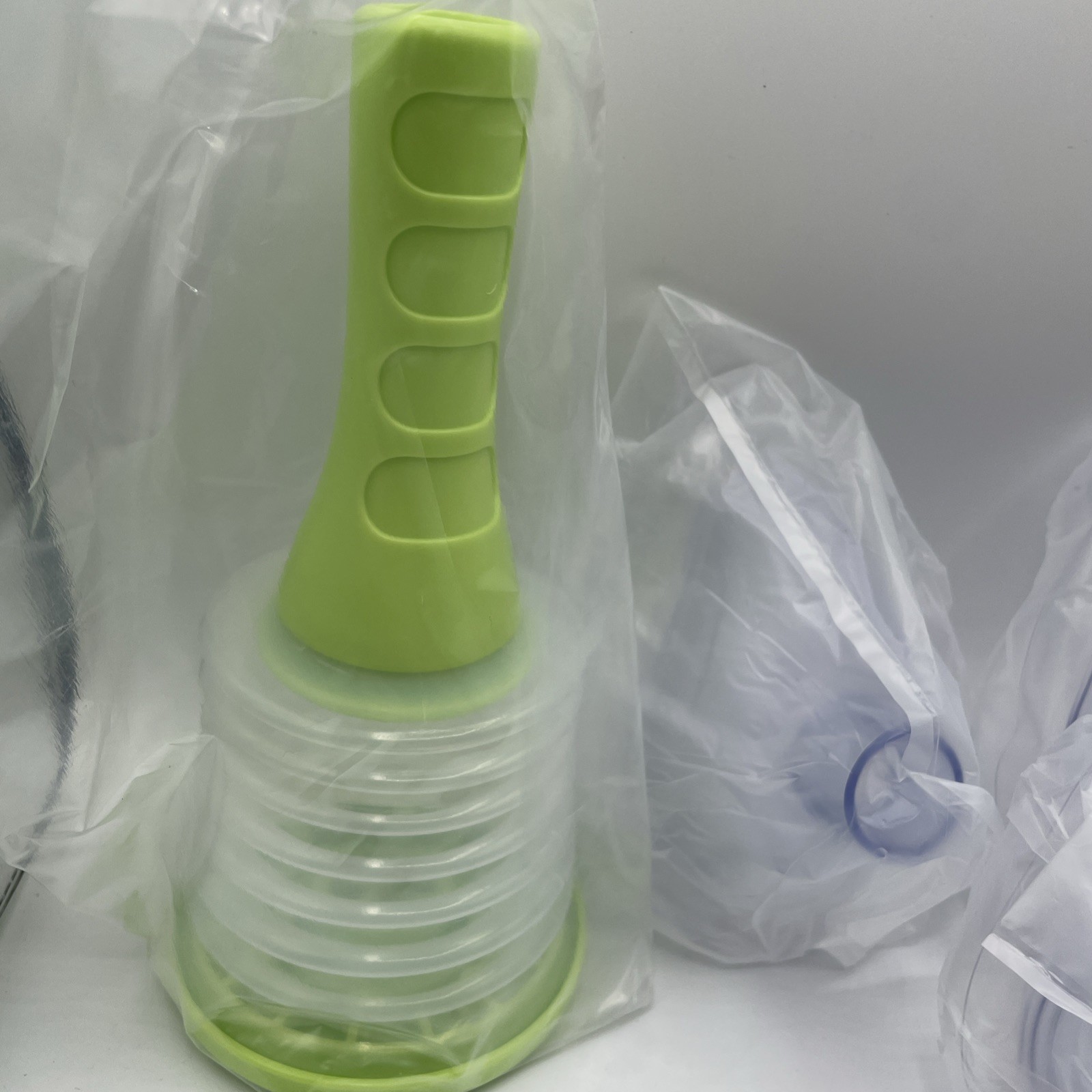 NEW Portable First Aid Kit With 3 Different Size Masks - Mouth Suction Device