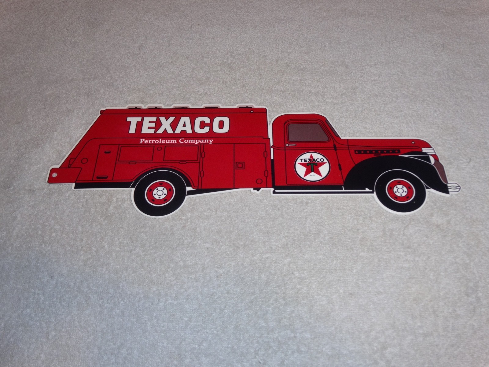 VINTAGE TEXACO PETROLEUM CO. TRUCK 16" METAL SERVICE STATION GASOLINE & OIL SIGN