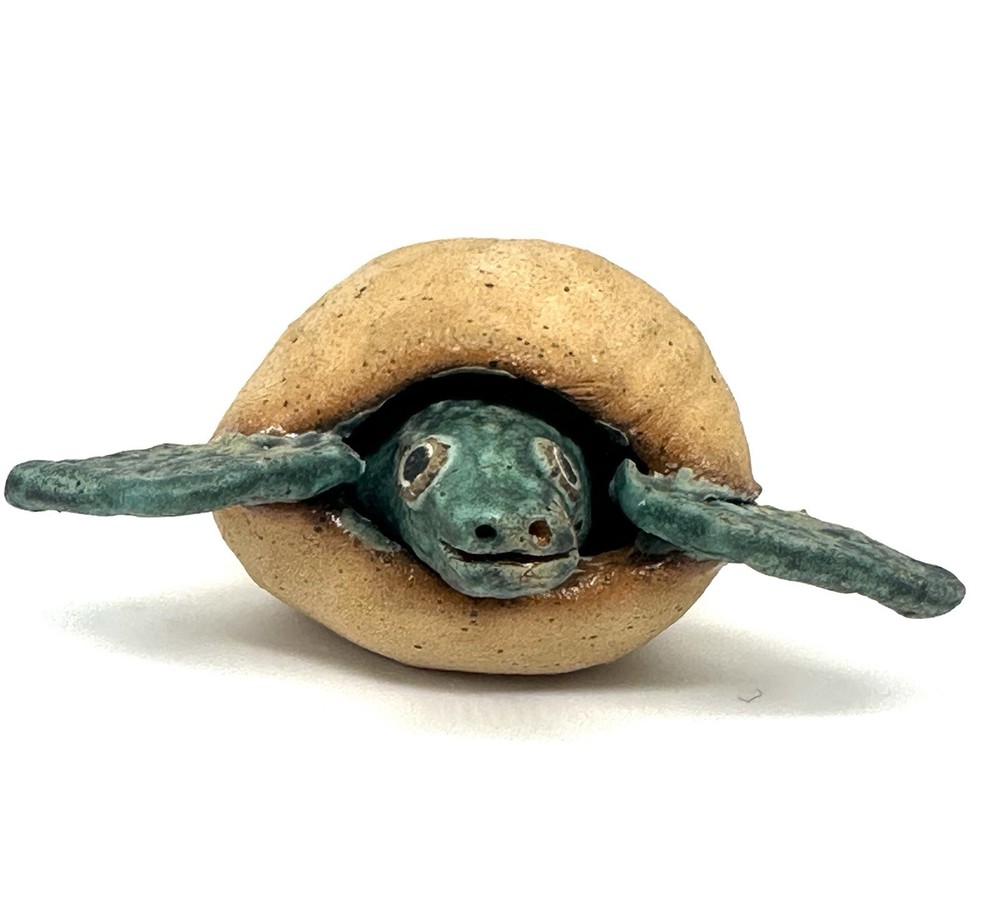 Ceramic Hatching Sea Turtle With Movable Head 3" (G3)