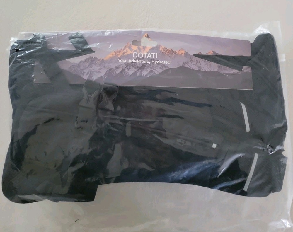 Hydration Backpack – Lightweight Water Pack with Bladder – Black – New COTATI