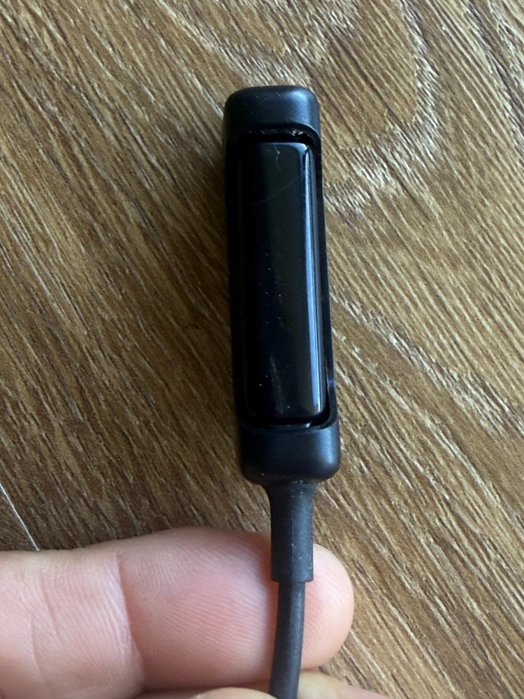 Fitbit Flex 2 tracker FB403 w/charger Does NOT charge AS IS NO returns