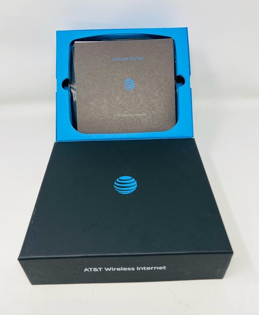 AT&T Wireless Internet Modem IFWA 40 Mobile 4g LTE Wi-Fi Hotspot - Black (NEW)