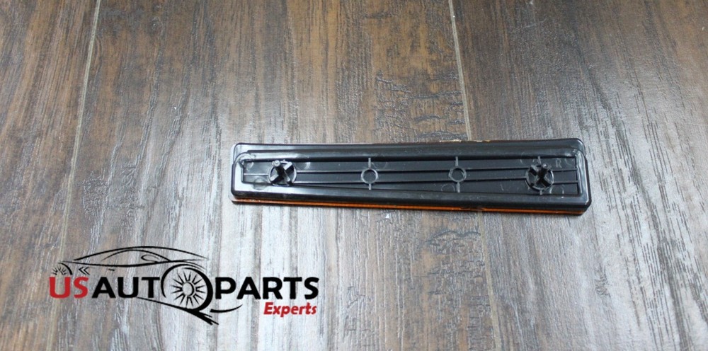 STEP PANEL REFLECTOR RH - FOR MITSUBISHI FUSO