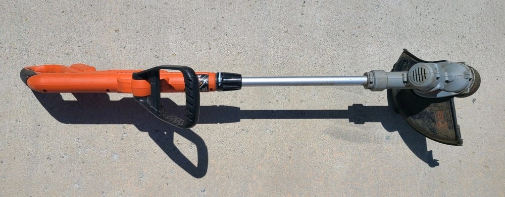 Black & Decker LST300 20V Max 12'' Cordless String Trimmer Tool Only (TESTED)