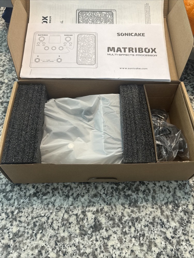SONICAKE Matribox - Guitar Multi Effects Processor with Expression Pedal, Wit