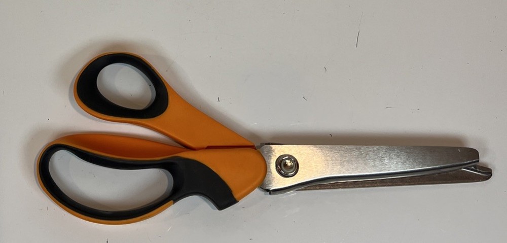 Fiskars 9” Zigzag Pinking Shears Sewing and Craft Scissors