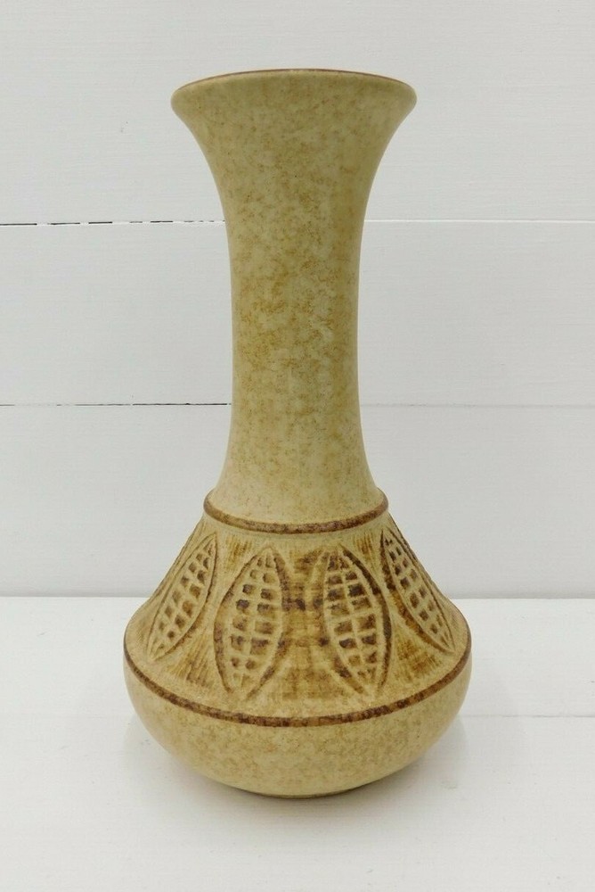 Leaf Pattern Pottery Vase / A-37