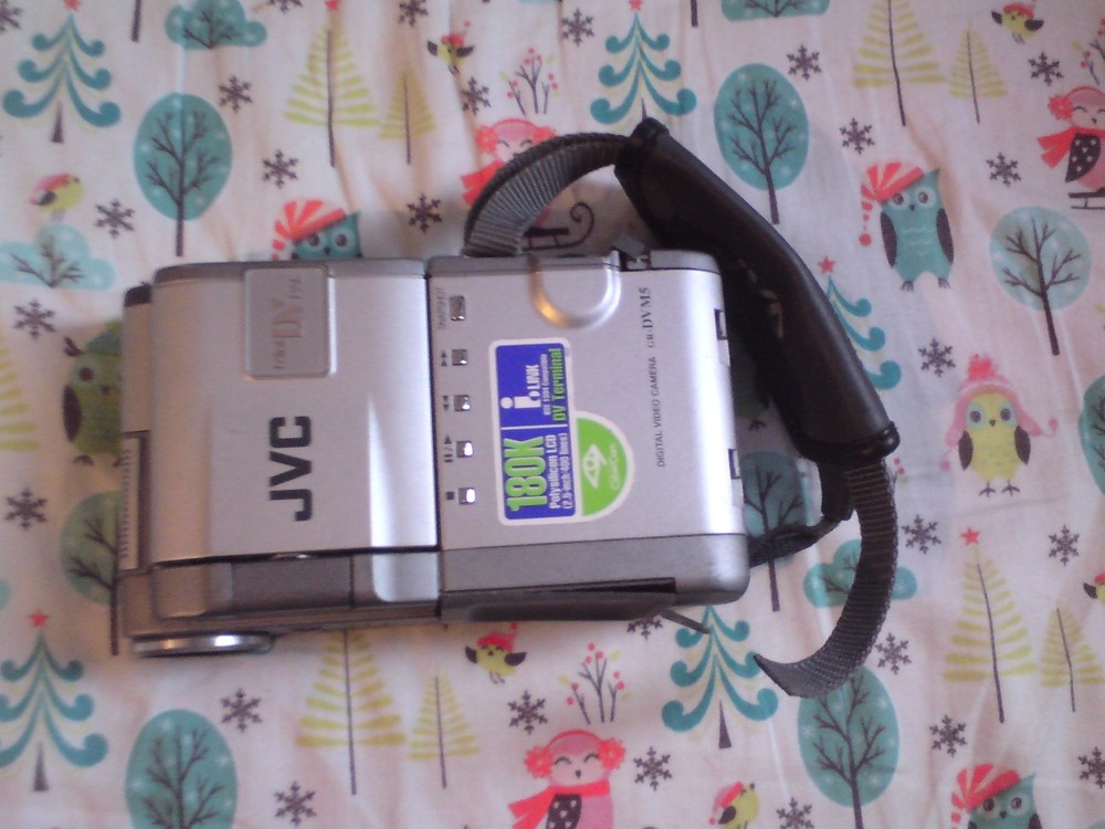 JVC Digital video camera recorder GR-DVM5 Mini DV UNTESTED,SOLD AS SEEN.