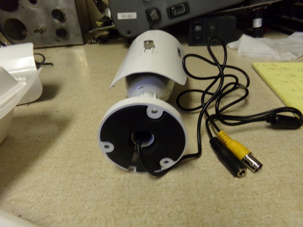 Lorex Security Camera, white, Cracked Stem *FREE SHIPPING*